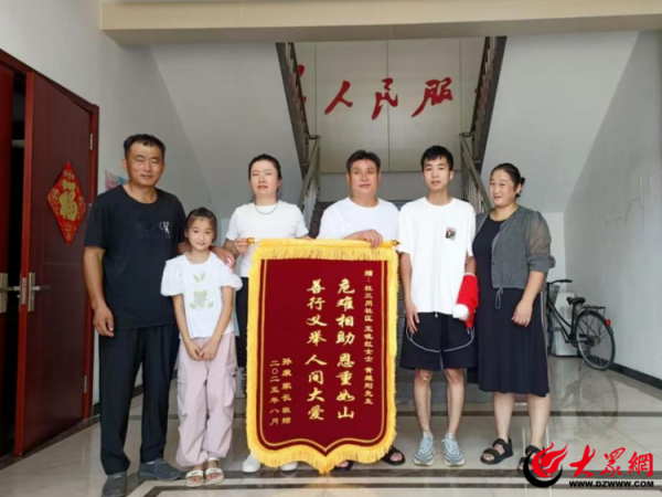 线上配资开户网 危急时刻伸援手，社区干部显担当——临沂罗庄盛庄街道杜三岗社区干部勇救昏迷少年获赞誉